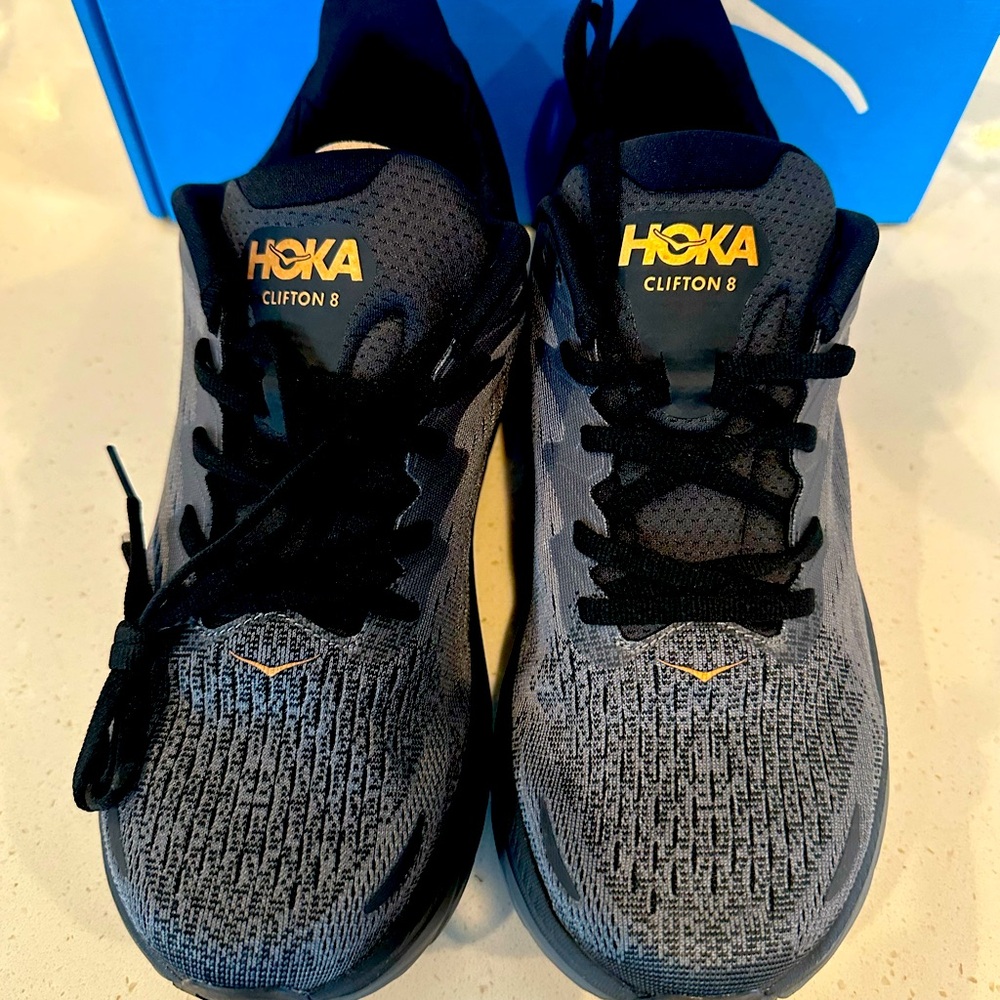Hoka One Womens Clifton 8 Size 9.5B black/Gray NEW